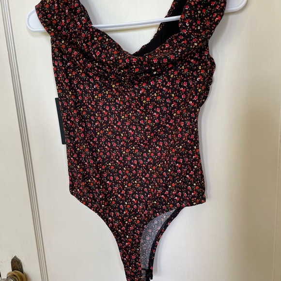 Lulu's Floral Bodysuit - new sweetheart style neckline - Picture 7 of 9